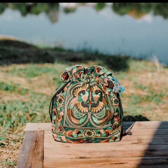 Green Bird Pattern Embroidered Purse - Picture 3 of 16